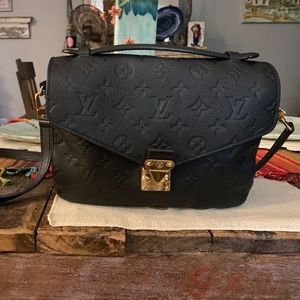 Louis Vuitton Pochette Metis (Black)